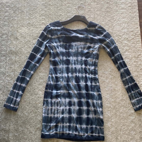 Billabong adorable dress or cover up. Size small - Picture 2 of 5